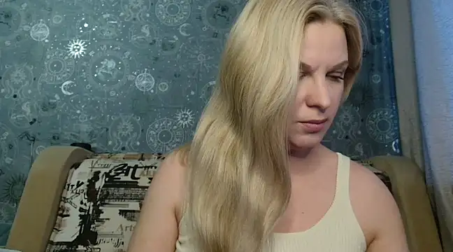 Snapshot of BlondeFox chatting on 3, 2, 2025 BlondeFox online show from 3, 2, 2025