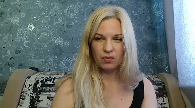 Snapshot of BlondeFox chatting on 19, 2, 2025 BlondeFox online show from 19, 2, 2025