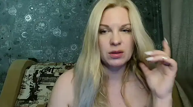 Snapshot of BlondeFox chatting on 19, 2, 2025 BlondeFox online show from 19, 2, 2025