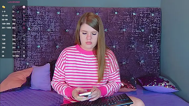 Snapshot of NoraBigAss chatting on 4, 12, 2024 NoraBigAss online show from 4, 12, 2024