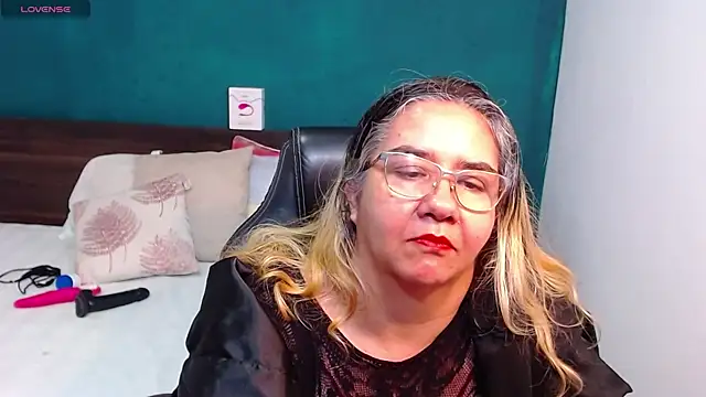 Snapshot of scaelettdubois chatting on 27, 2, 2025 scaelettdubois online show from 27, 2, 2025