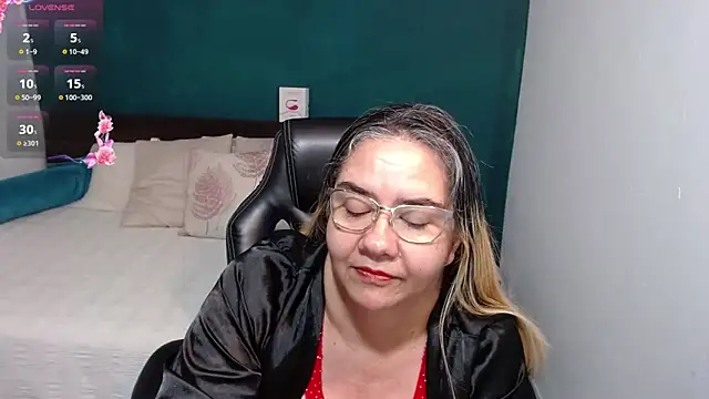 Snapshot of scaelettdubois chatting on 7, 3, 2025 scaelettdubois online show from 7, 3, 2025