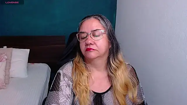 Snapshot of scaelettdubois chatting on 17, 9, 2025 scaelettdubois online show from 17, 9, 2025