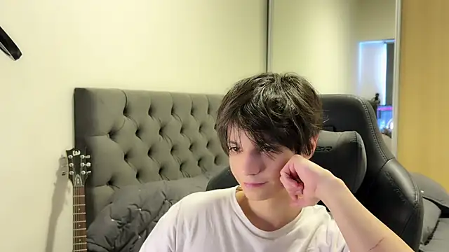 Snapshot of SasukeUhchiaa chatting on 28, 12, 2024 SasukeUhchiaa online show from 28, 12, 2024