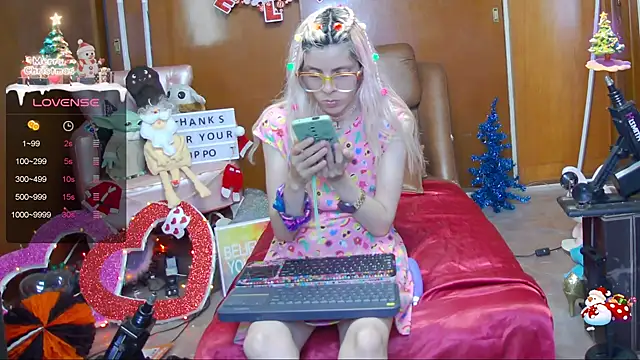 Skinygirl online show from 11, 12, 2024