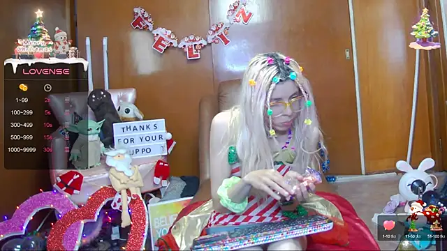 Skinygirl online show from 12, 12, 2024