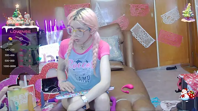 Skinygirl online show from 14, 2, 2025