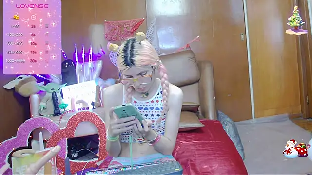 Skinygirl online show from 3, 3, 2025