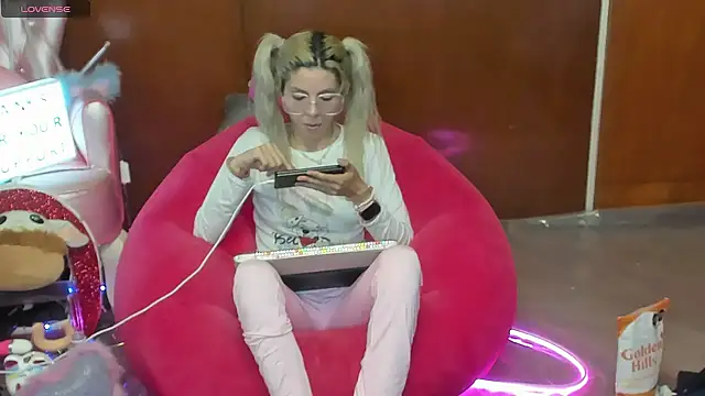 Skinygirl online show from 15, 6, 2026
