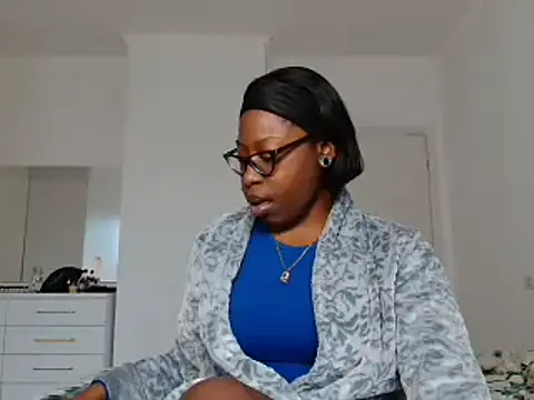 Snapshot of MadamIndigo chatting on 18, 12, 2025 MadamIndigo online show from 18, 12, 2025