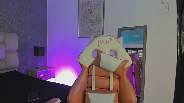 lucy neil online show from 17, 9, 2025