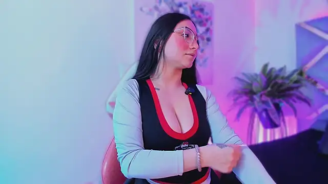 lucy neil online show from 18, 11, 2025