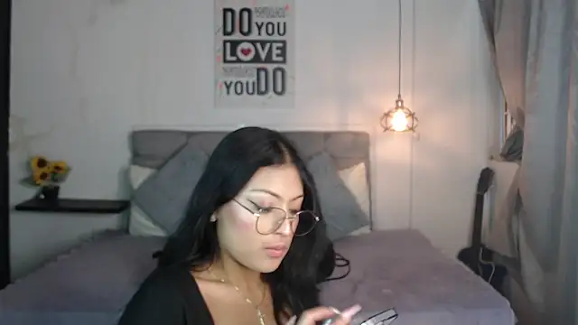 Snapshot of vaness_weet chatting on 7, 1, 2025 vaness weet online show from 7, 1, 2025