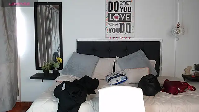 Snapshot of vaness_weet chatting on 10, 3, 2025 vaness weet online show from 10, 3, 2025