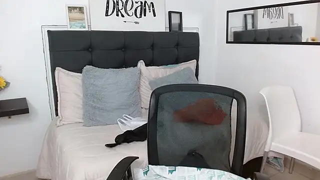 Snapshot of vaness_weet chatting on 27, 9, 2025 vaness weet online show from 27, 9, 2025