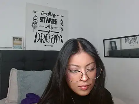 Snapshot of vaness_weet chatting on 4, 10, 2025 vaness weet online show from 4, 10, 2025