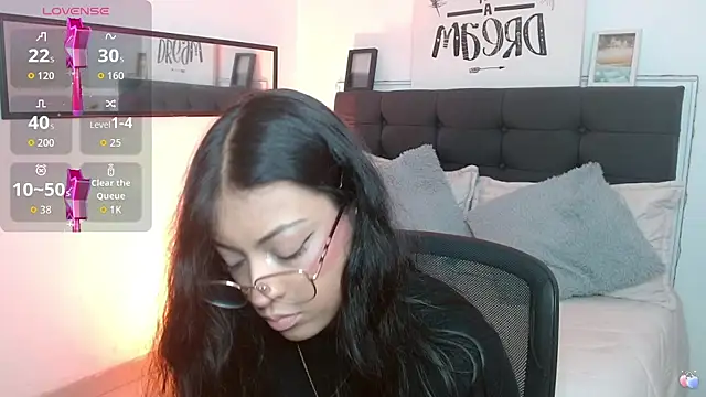 Snapshot of vaness_weet chatting on 11, 10, 2025 vaness weet online show from 11, 10, 2025