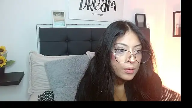 Snapshot of vaness_weet chatting on 19, 10, 2025 vaness weet online show from 19, 10, 2025