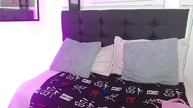 Snapshot of vaness_weet chatting on 23, 10, 2025 vaness weet online show from 23, 10, 2025