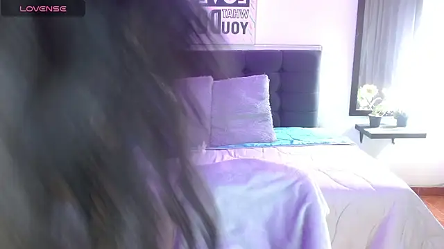 Snapshot of vaness_weet chatting on 26, 10, 2025 vaness weet online show from 26, 10, 2025