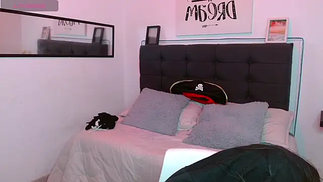 Snapshot of vaness_weet chatting on 30, 10, 2025 vaness weet online show from 30, 10, 2025