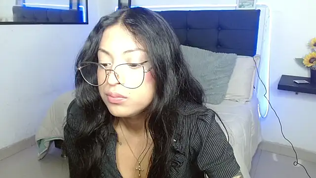 Snapshot of vaness_weet chatting on 11, 11, 2025 vaness weet online show from 11, 11, 2025