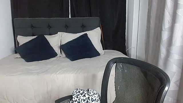 Snapshot of vaness_weet chatting on 21, 11, 2025 vaness weet online show from 21, 11, 2025