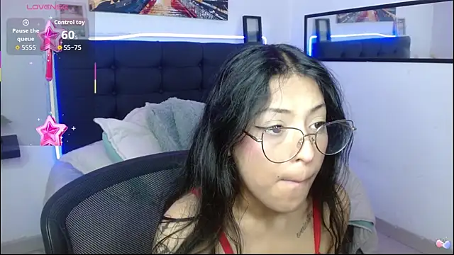 Snapshot of vaness_weet chatting on 24, 11, 2025 vaness weet online show from 24, 11, 2025