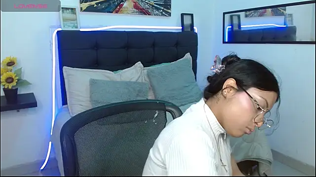 Snapshot of vaness_weet chatting on 25, 11, 2025 vaness weet online show from 25, 11, 2025