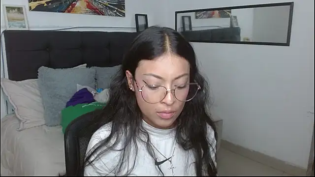 Snapshot of vaness_weet chatting on 4, 12, 2025 vaness weet online show from 4, 12, 2025