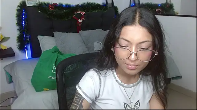 Snapshot of vaness_weet chatting on 21, 12, 2025 vaness weet online show from 21, 12, 2025