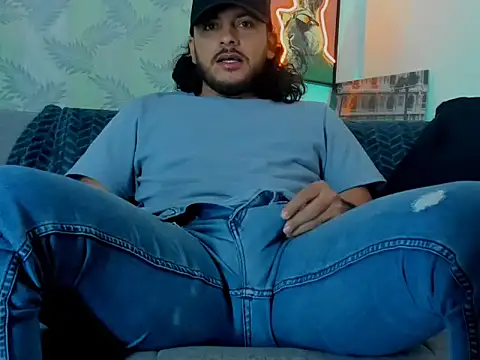 Snapshot of tuyo1995 chatting on 31, 10, 2025 tuyo1995 online show from 31, 10, 2025