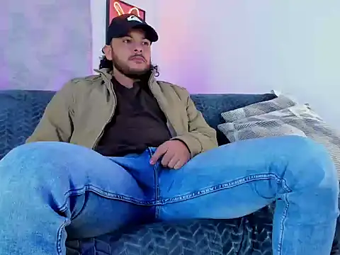 Snapshot of tuyo1995 chatting on 11, 11, 2025 tuyo1995 online show from 11, 11, 2025