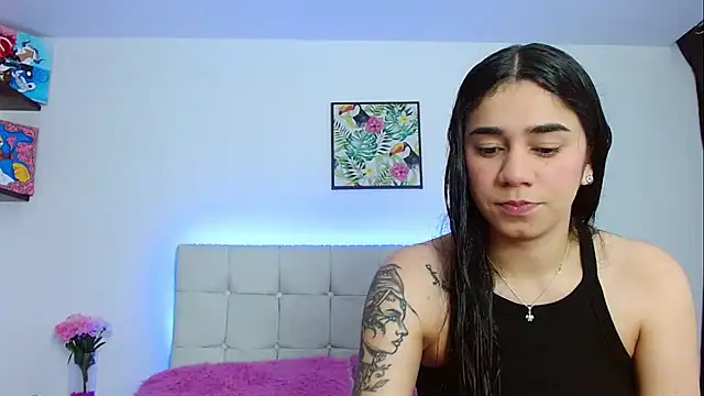 Layla Rachel online show from 9, 1, 2025