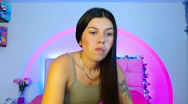 Layla Rachel online show from 17, 2, 2025