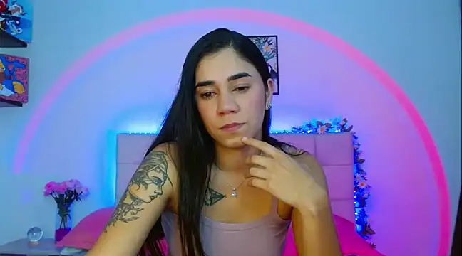 Layla Rachel online show from 5, 3, 2025