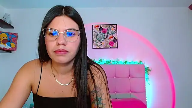 Snapshot of Layla_Rachel chatting on 31, 10, 2025 Layla Rachel online show from 31, 10, 2025