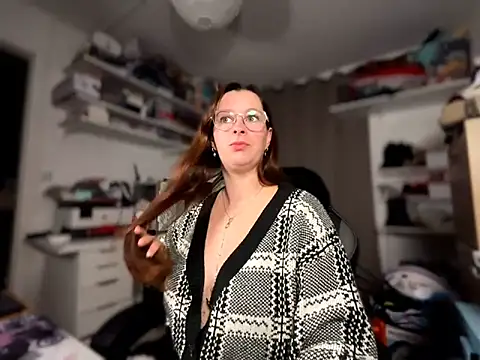 Amai Live online show from 8, 11, 2025