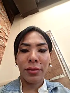 Snapshot of Doll_Loren chatting on 17, 11, 2025 Doll Loren online show from 17, 11, 2025