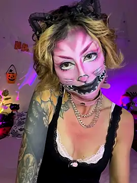 Snapshot of Cinamoonn chatting on 24, 10, 2025 Cinamoonn online show from 24, 10, 2025