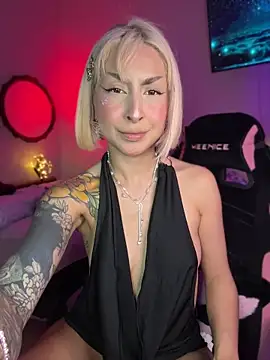 Snapshot of Cinamoonn chatting on 12, 5, 2026 Cinamoonn online show from 12, 5, 2026