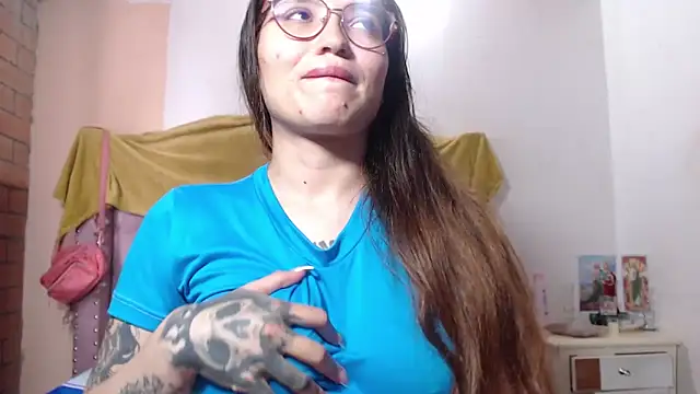 Snapshot of isabelle_adj chatting on 15, 3, 2025 isabelle adj online show from 15, 3, 2025