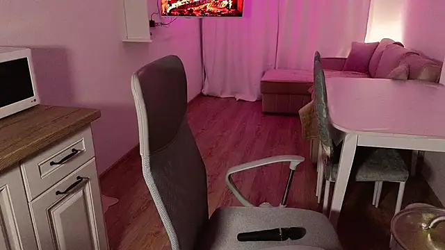 EllsaJean  online show from 13, 5, 2026