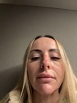 Snapshot of EmaSalis chatting on 2, 3, 2026 EmaSalis online show from 2, 3, 2026