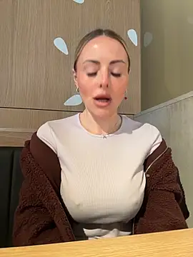 Snapshot of EmaSalis chatting on 3, 3, 2026 EmaSalis online show from 3, 3, 2026