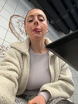 Snapshot of EmaSalis chatting on 4, 3, 2026 EmaSalis online show from 4, 3, 2026