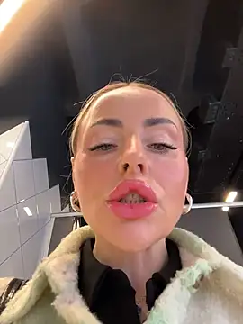 Snapshot of EmaSalis chatting on 25, 3, 2026 EmaSalis online show from 25, 3, 2026