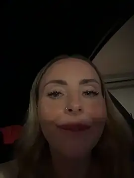 Snapshot of EmaSalis chatting on 10, 4, 2026 EmaSalis online show from 10, 4, 2026