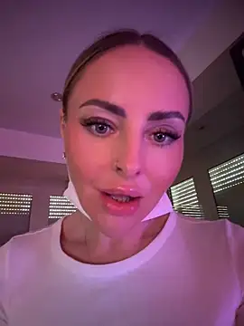 Snapshot of EmaSalis chatting on 11, 4, 2026 EmaSalis online show from 11, 4, 2026