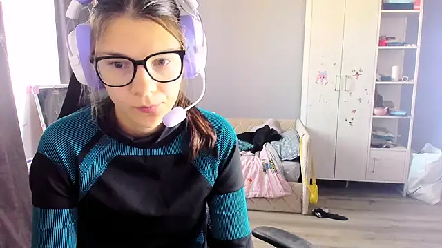 Snapshot of MollyLollipop chatting on 16, 10, 2025 MollyLollipop online show from 16, 10, 2025